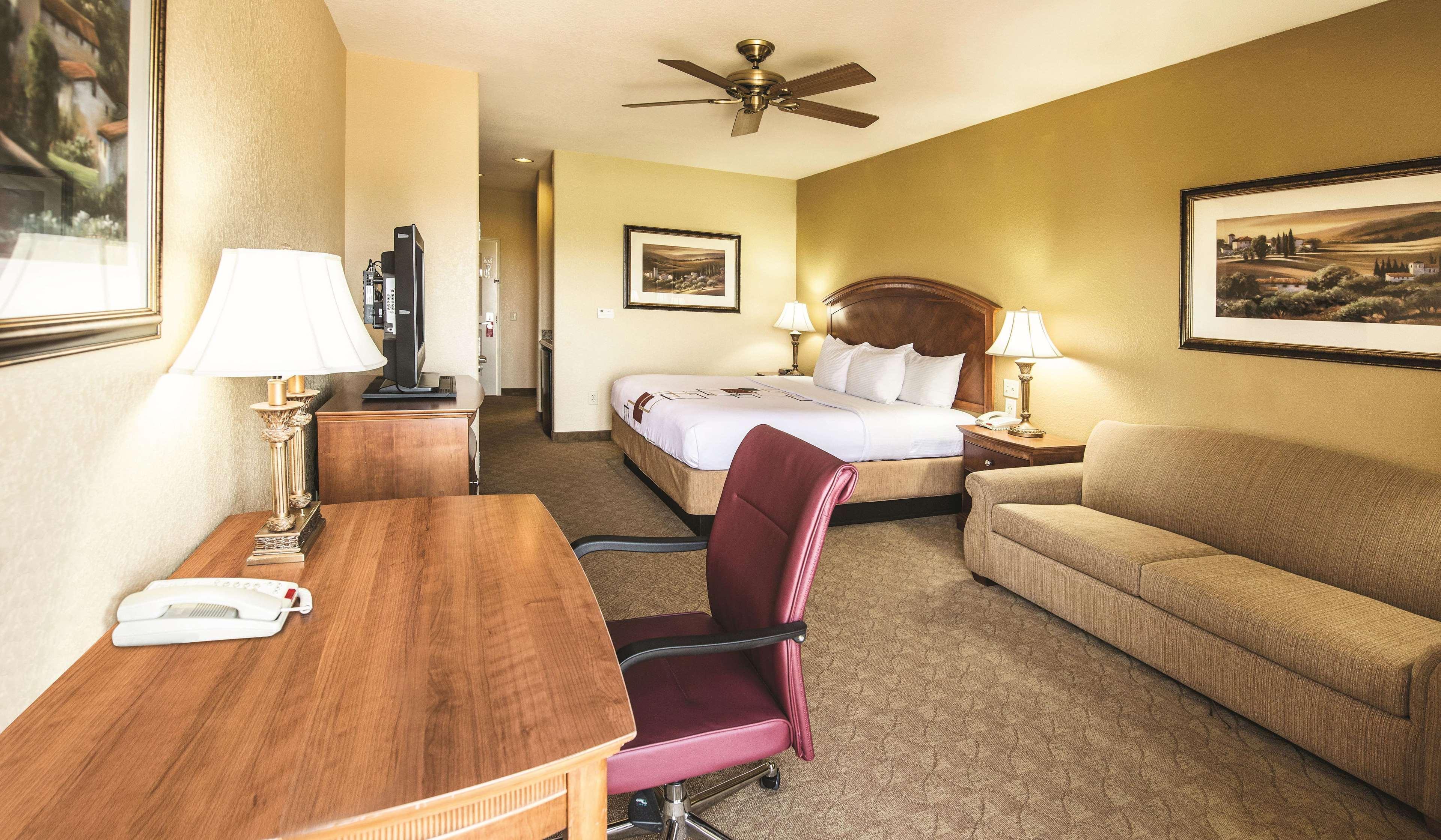 La Quinta By Wyndham Marble Falls Bagian luar foto