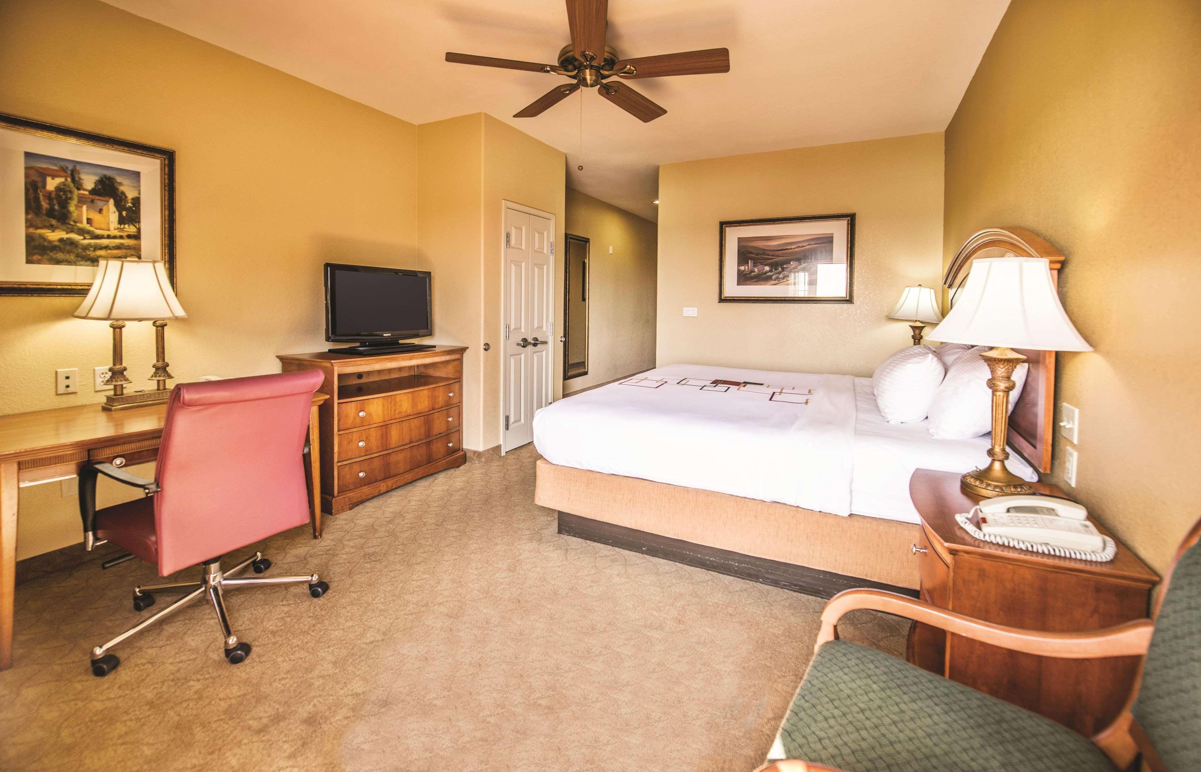 La Quinta By Wyndham Marble Falls Bagian luar foto