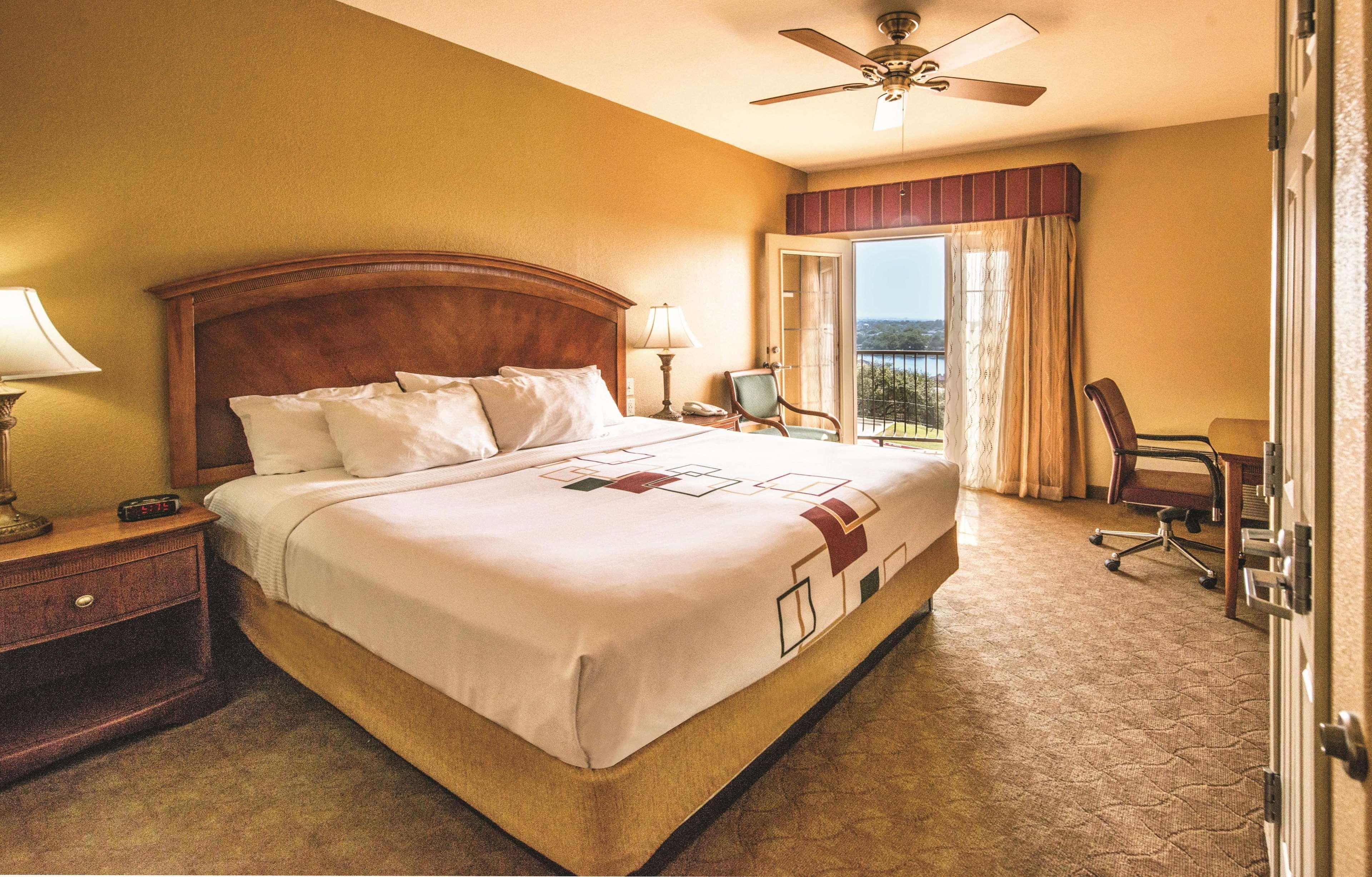 La Quinta By Wyndham Marble Falls Bagian luar foto