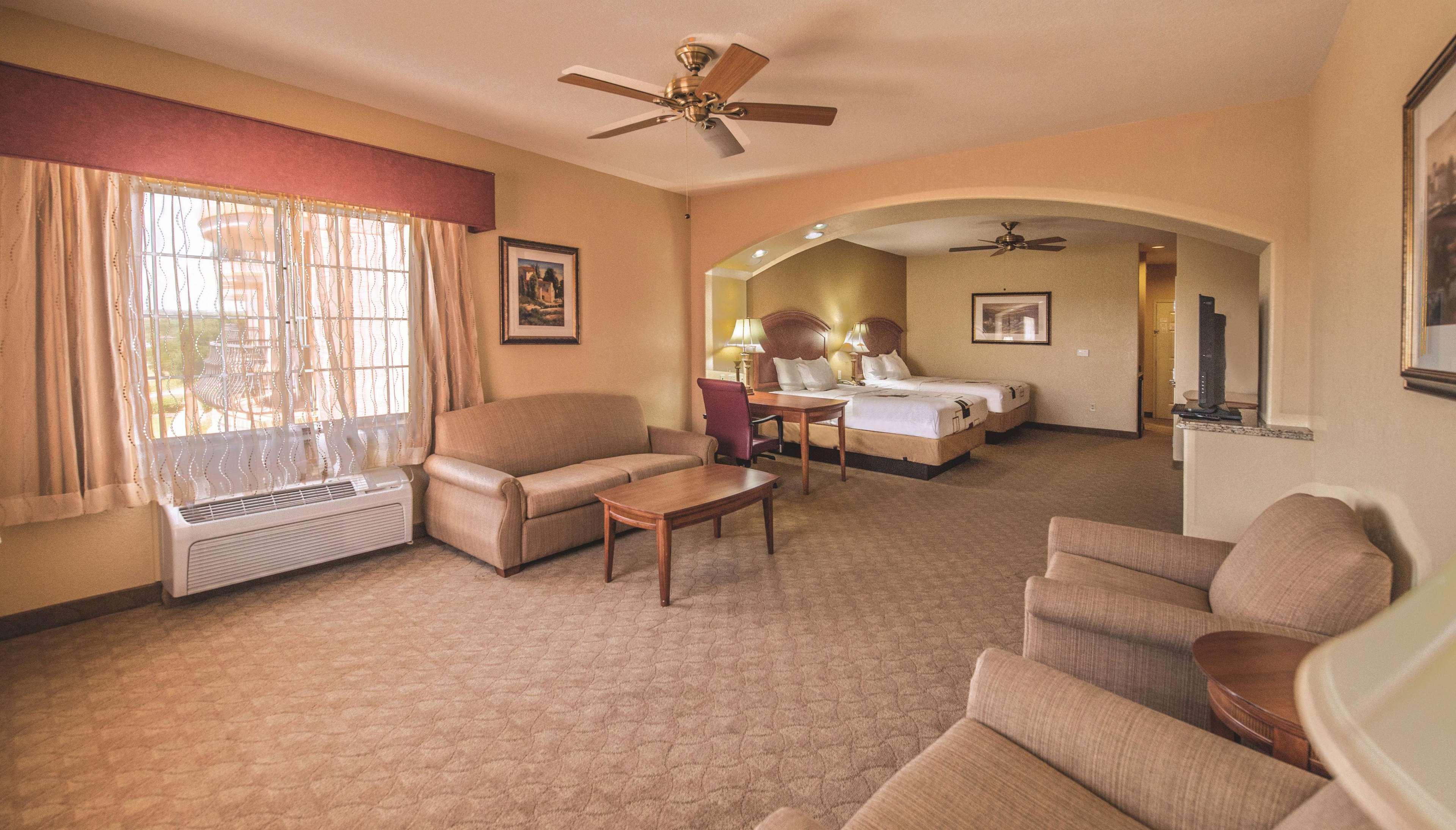 La Quinta By Wyndham Marble Falls Bagian luar foto