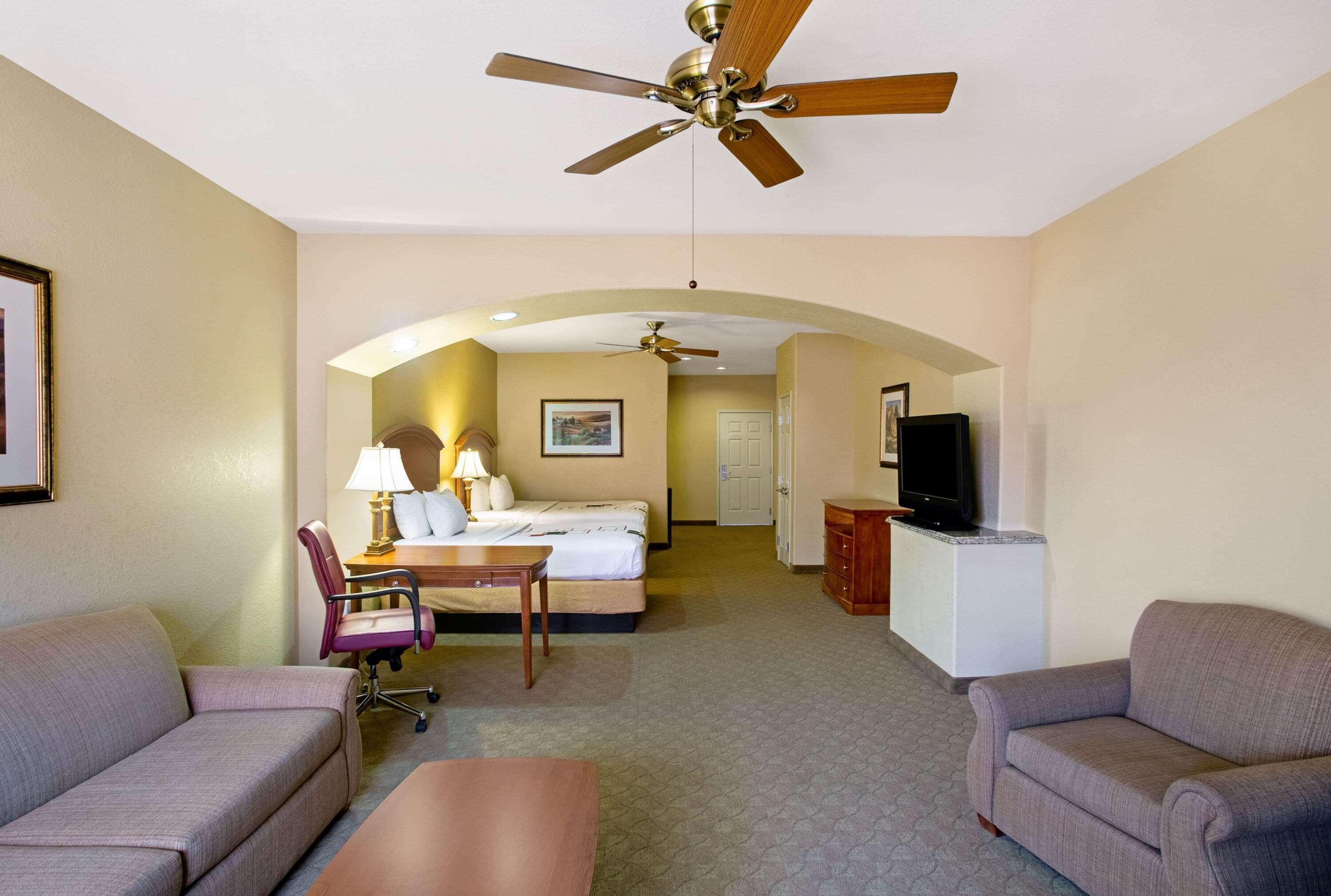 La Quinta By Wyndham Marble Falls Bagian luar foto