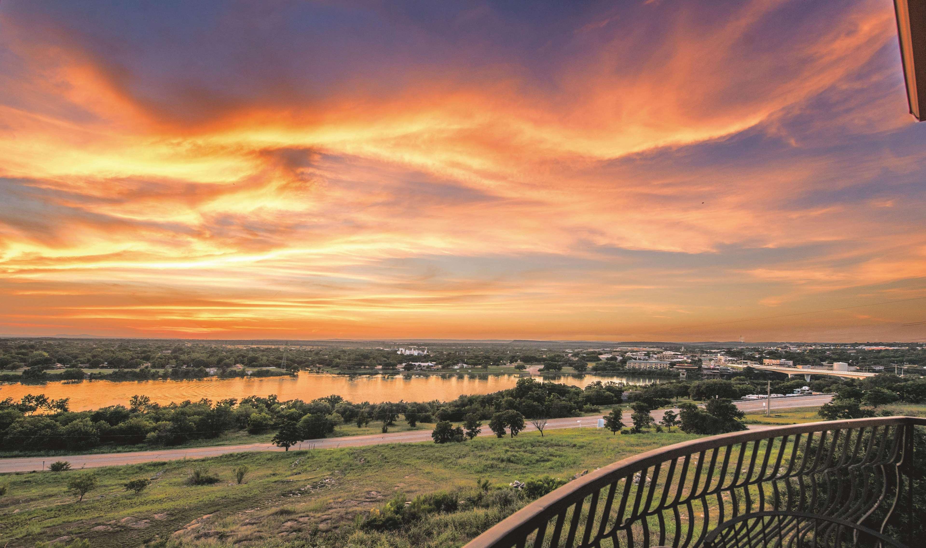 La Quinta By Wyndham Marble Falls Bagian luar foto