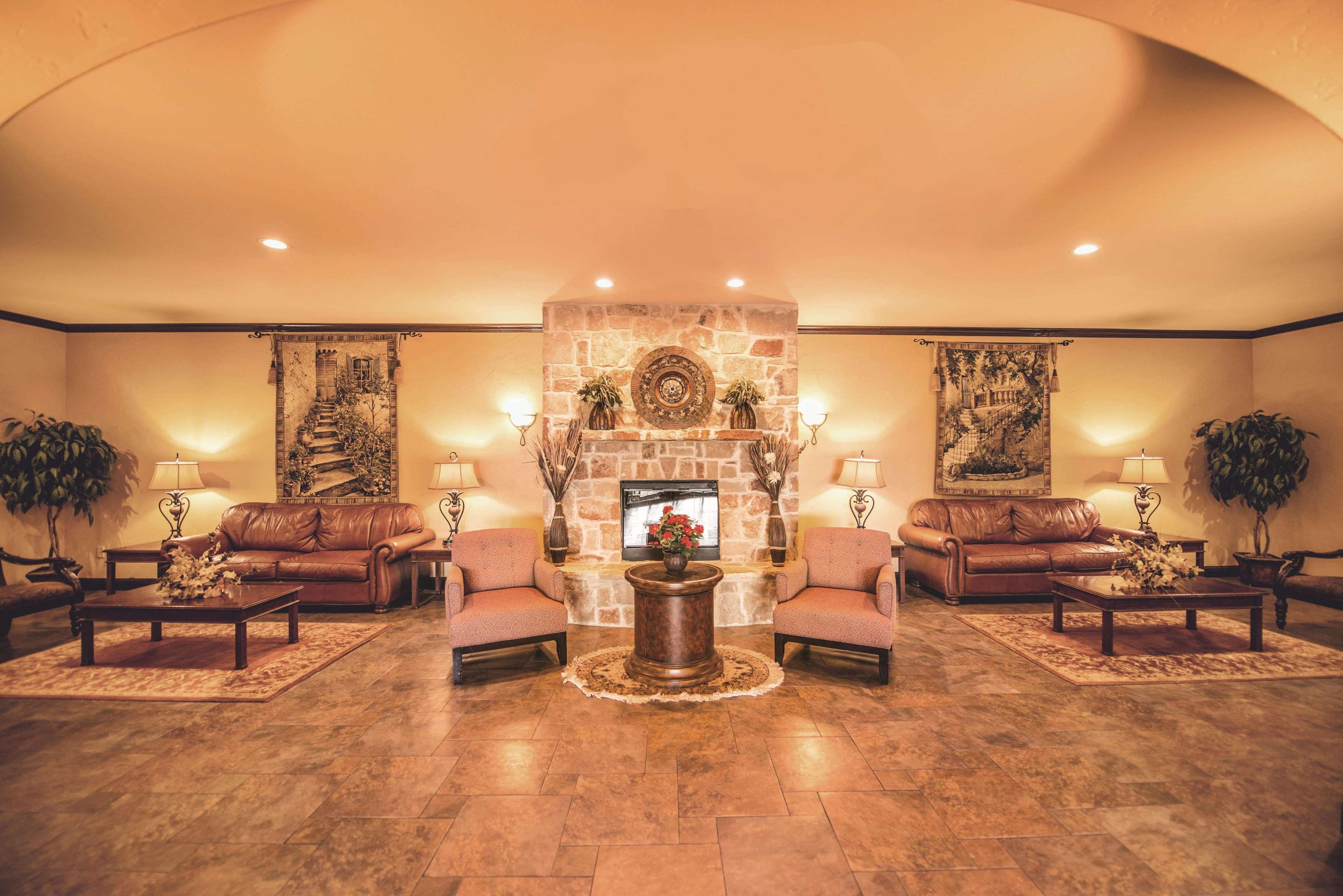 La Quinta By Wyndham Marble Falls Bagian luar foto