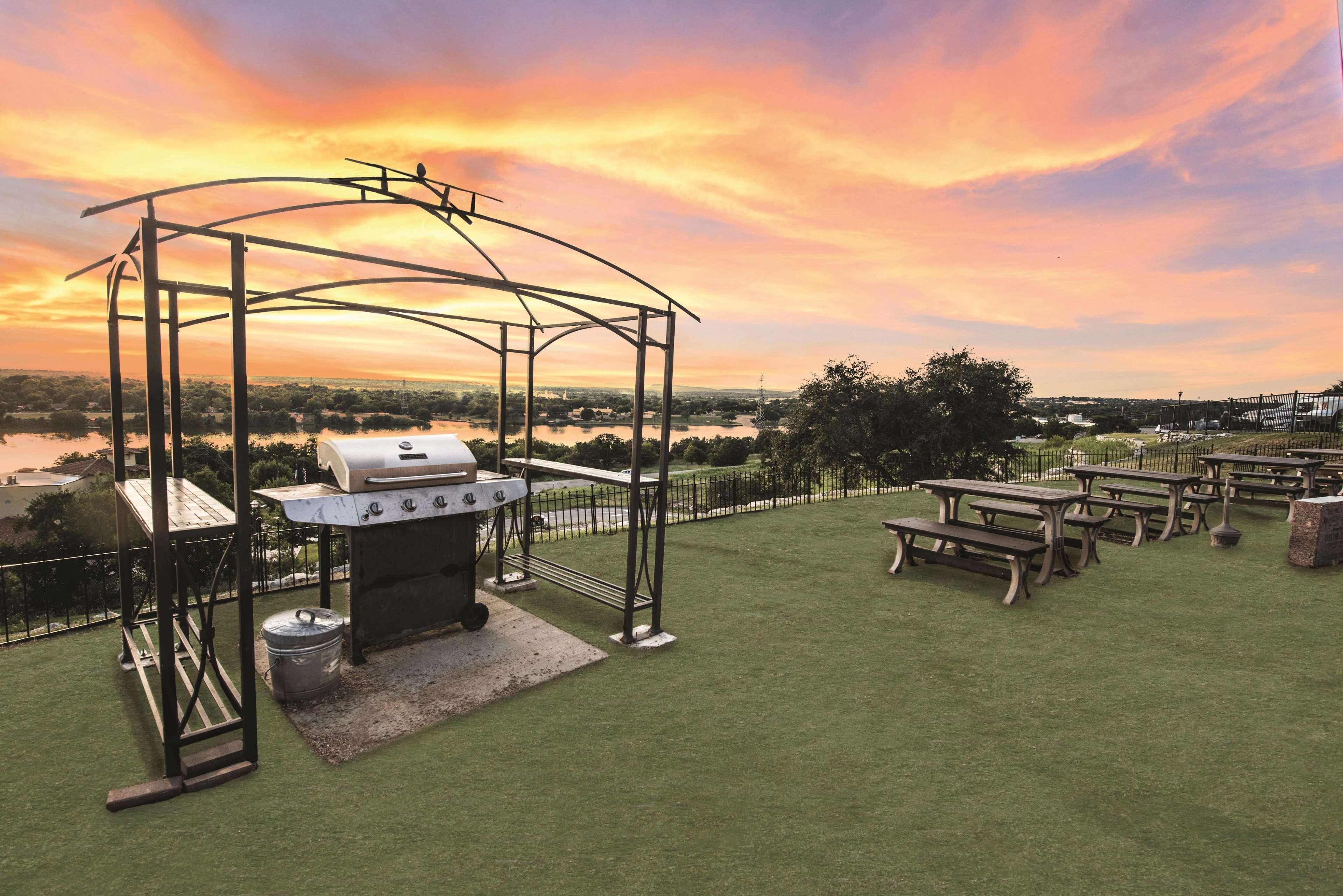 La Quinta By Wyndham Marble Falls Bagian luar foto
