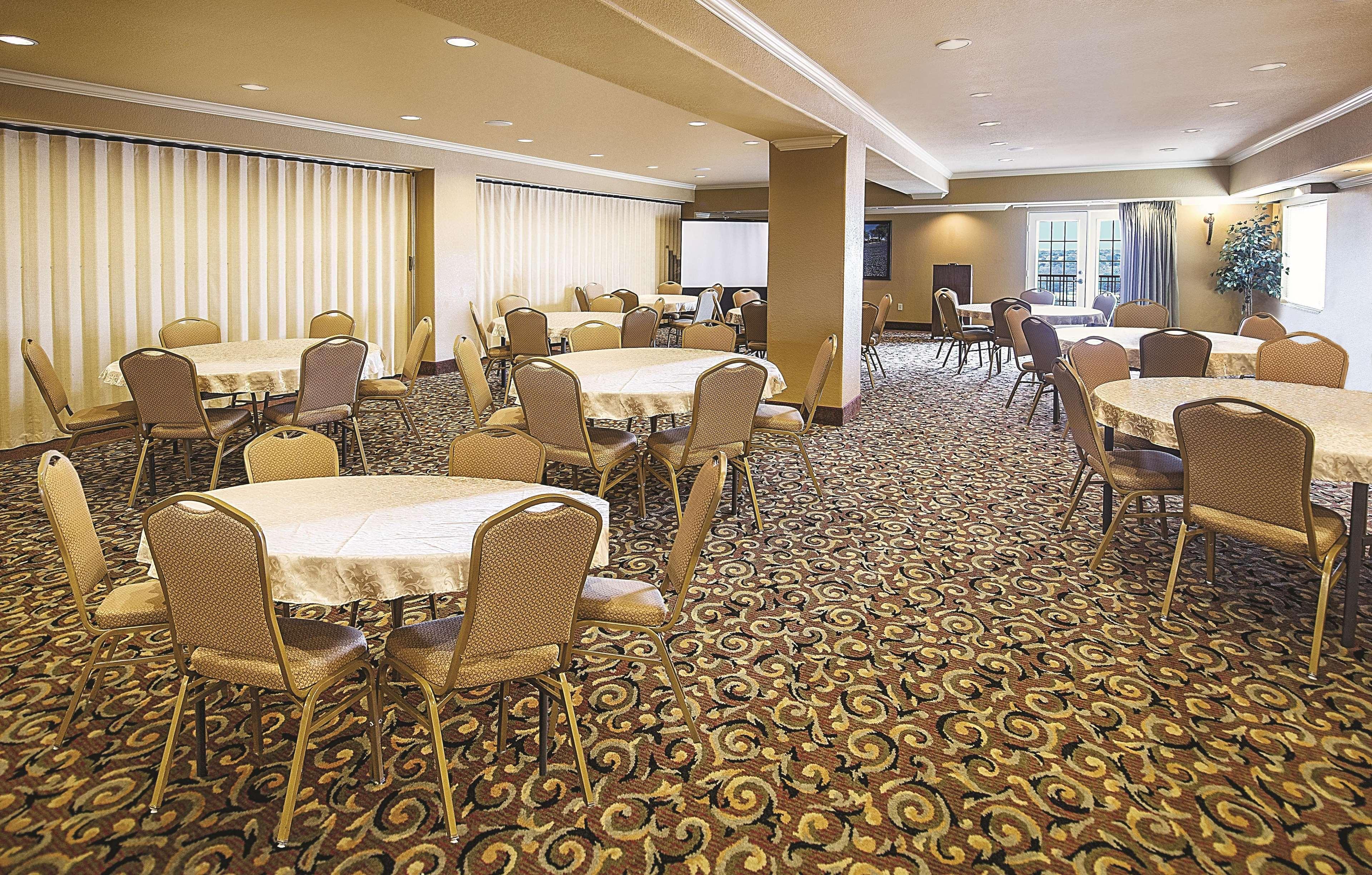 La Quinta By Wyndham Marble Falls Bagian luar foto