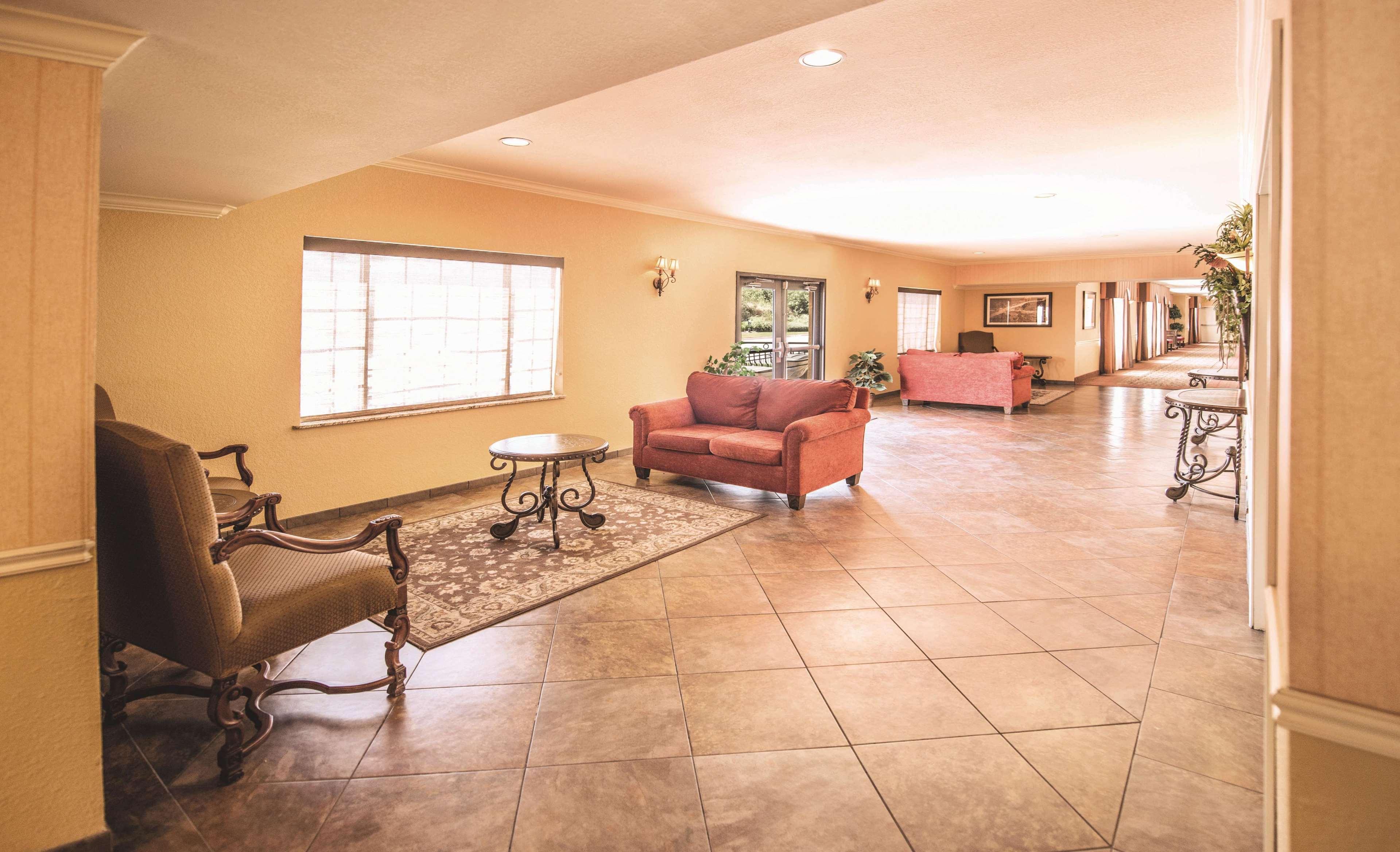 La Quinta By Wyndham Marble Falls Bagian luar foto
