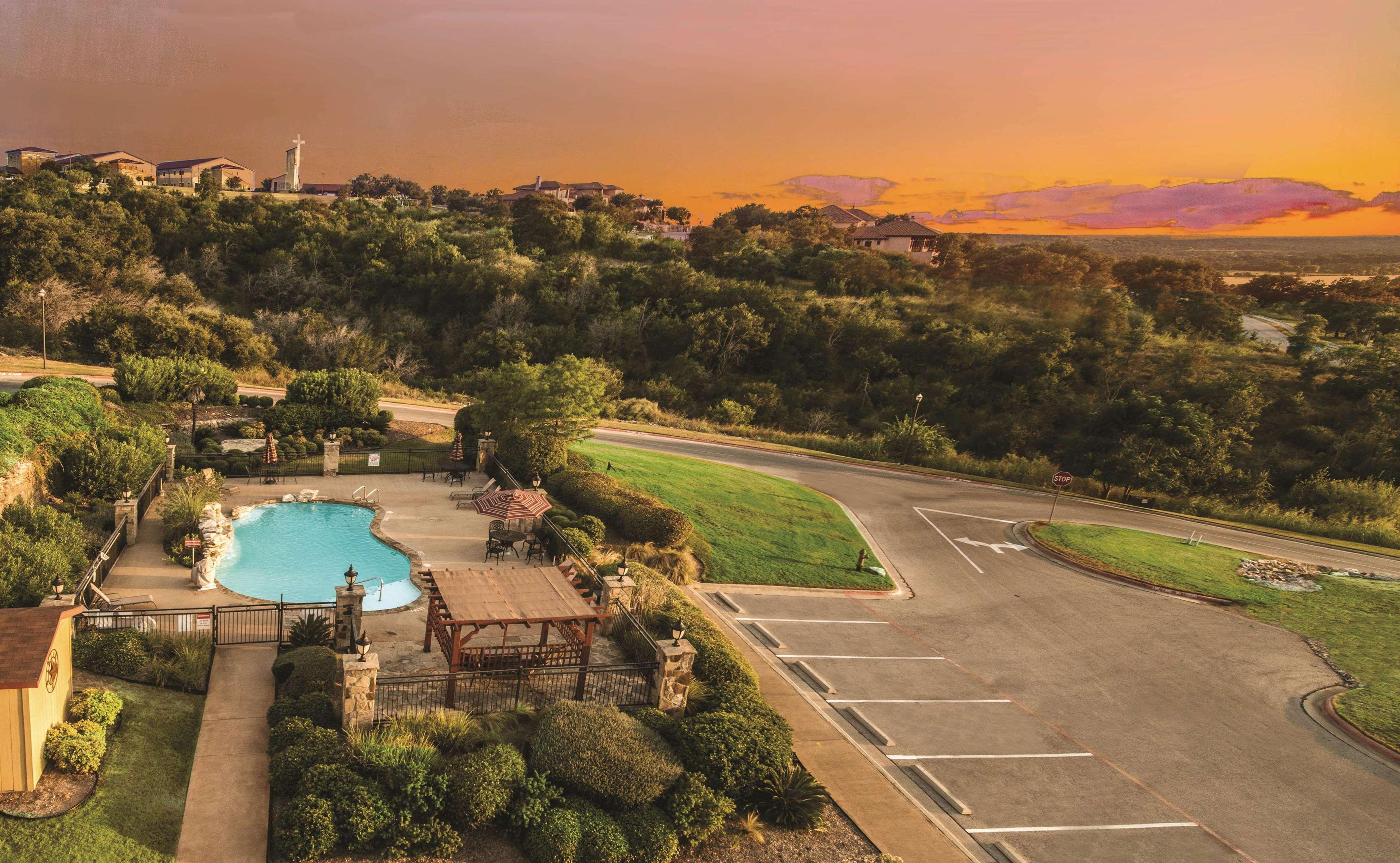 La Quinta By Wyndham Marble Falls Bagian luar foto