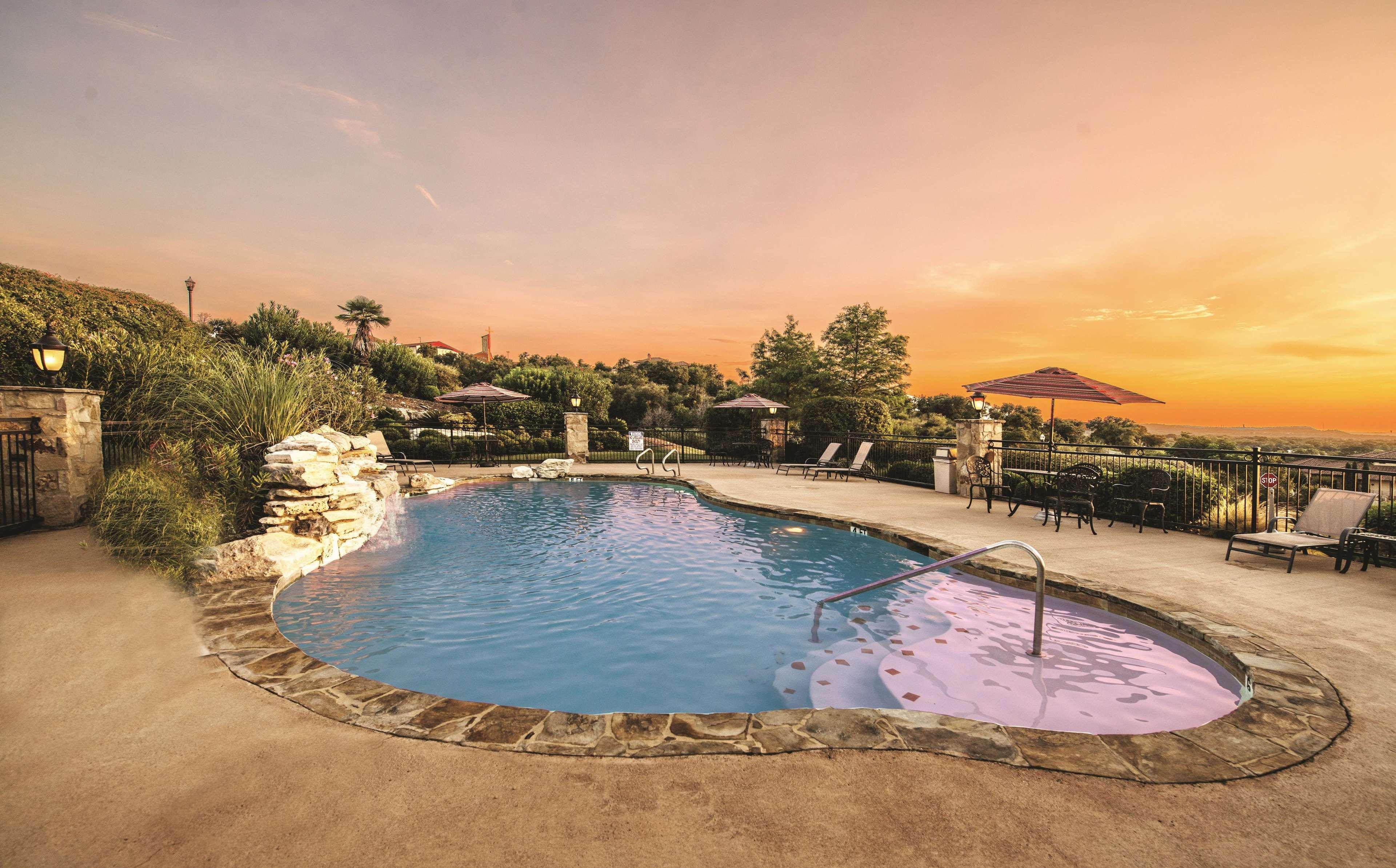 La Quinta By Wyndham Marble Falls Bagian luar foto