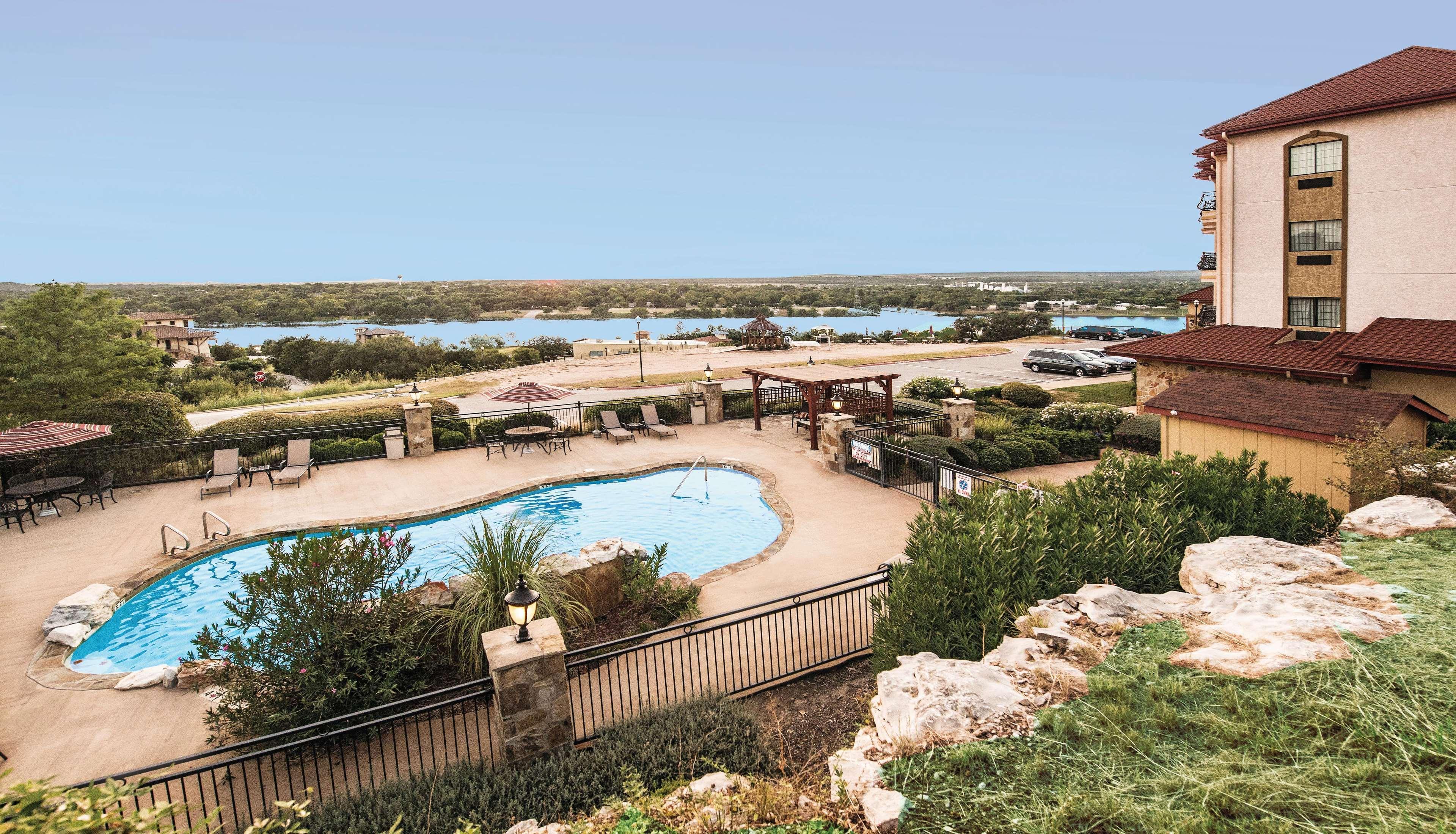 La Quinta By Wyndham Marble Falls Bagian luar foto