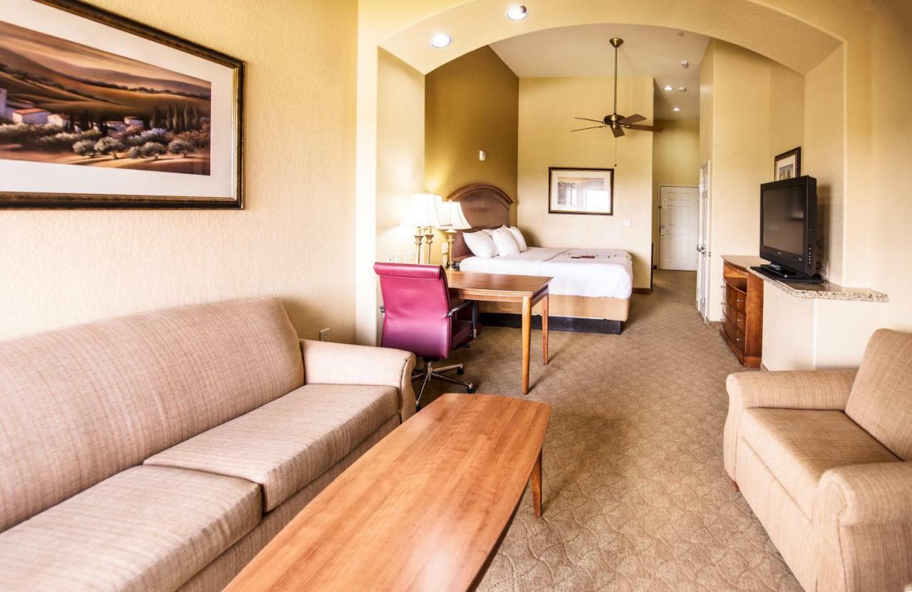 La Quinta By Wyndham Marble Falls Bagian luar foto